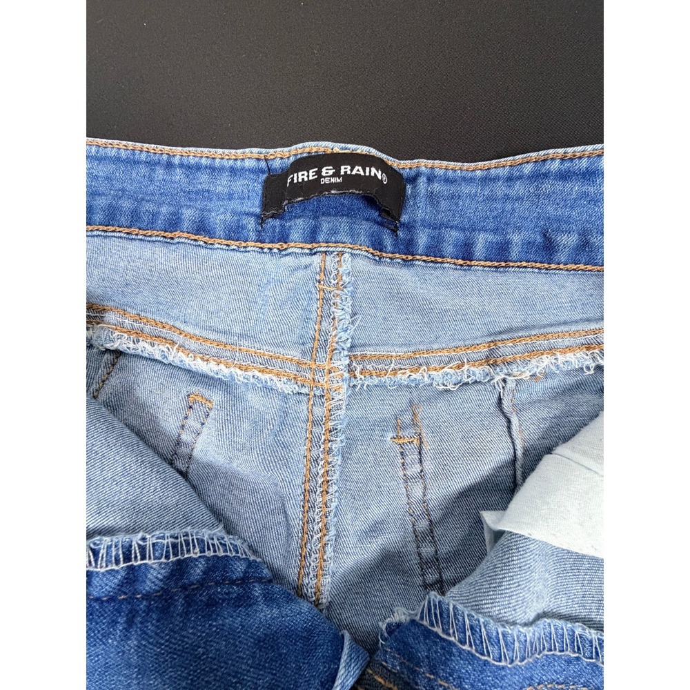 Fire & Rain Denim Distressed Jean Shorts Medium Wash Frayed Hem Size 7 Womens - Picture 3 of 5